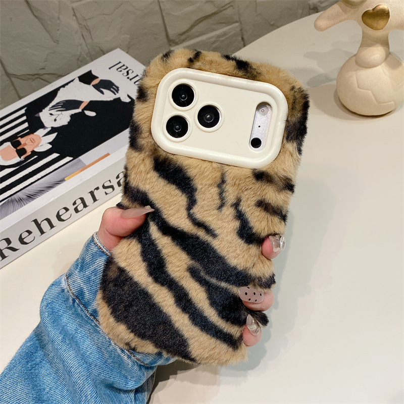 Lüks Zebra Desenli Tüylü Peluş - Apple Iphone 15 incelemesi ve fiyatı
