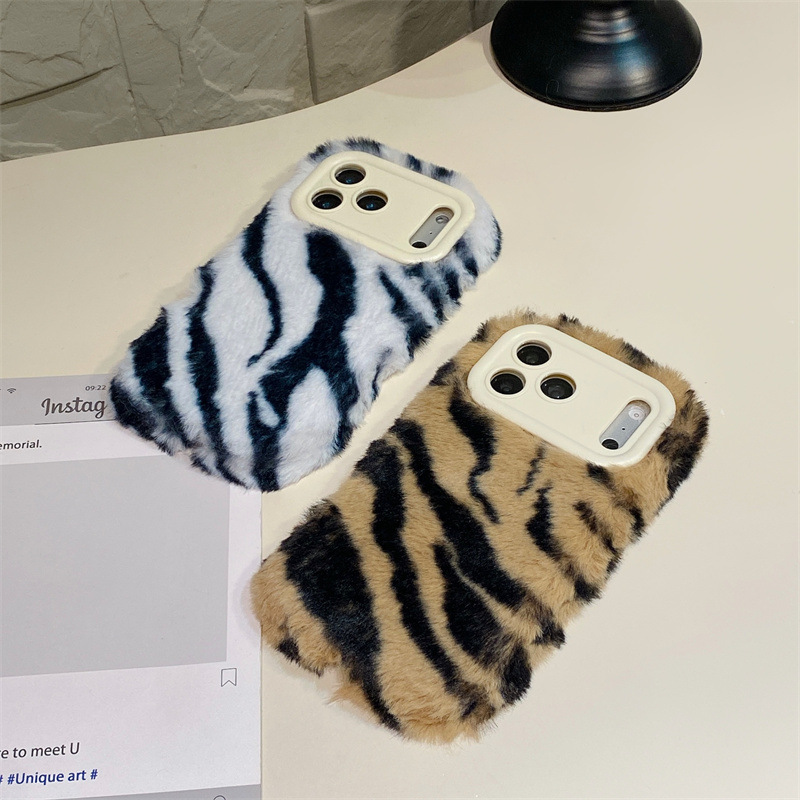 Lüks Zebra Desenli Tüylü Peluş - Apple Iphone 15 incelemesi ve fiyatı